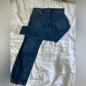 Gap 12/31 denim leggings in fantastic well-cared for condition.